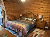 Cozy cabin in the woods. 12 min from the Angel Fire ski resort; 6 to golf course