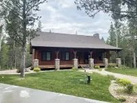 Cave Falls Family Hideaway - Sleeps 12  -Hot Tub  -Newer -Yellowstone and Tetons