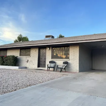 Comfy & Cozy *Pet Friendly* Downtown Gilbert Home