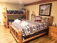 2 BD, 2B with Jet Bath Tub, Sauna, Sleeps 6, 2 minutes from West Glacier