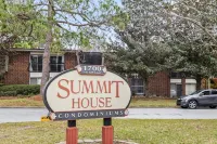 Walk to hospitals, minutes from UF!