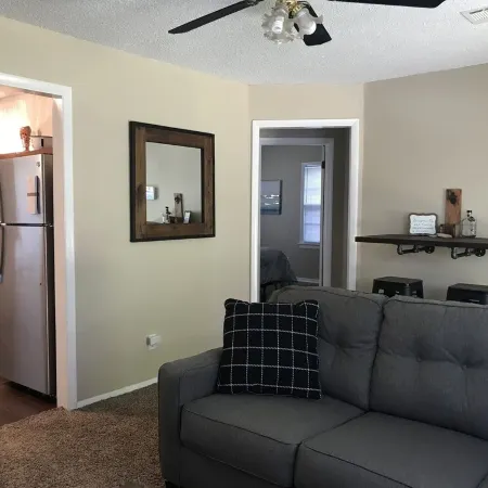 The Water House-Sleeps 10-1 Mile to Boone Pickens