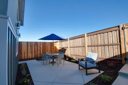 Luxe Hideaway: Private Patio, BBQ, Wineries, 20 Min to Beaches, King Bed Отели в г. Оркатт