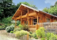 'Ash' Beautiful Log Cabin With Private Hot Tub Hotels in Leominster