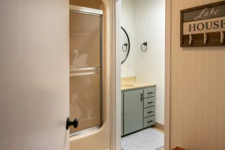 Lake Omega View-Lakefront-Dock-Fireplace Отели рядом с достопримечательностью «Campsite No 70»