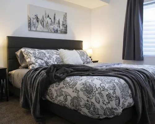 Modern 3-bedroom Guest Suite by Silicon Slopes Hotels in Eagle Mountain