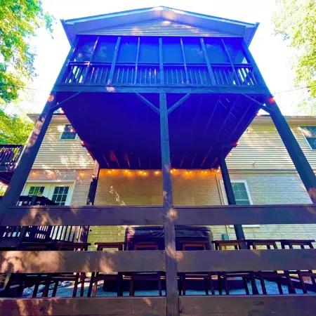 The Ravine • Hot Tub Forest Escape, Epic Gameroom, Fast Wifi & Pet Friendly