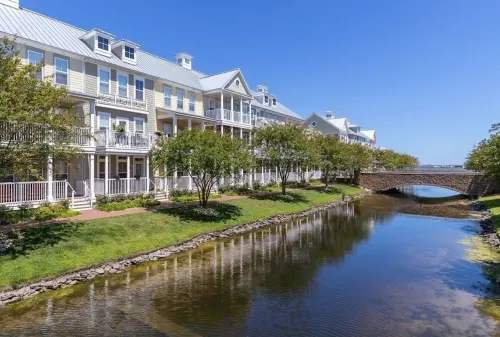 Sunset Island Beach House w/3 Large Decks,  75'' TV, quick walk to amenities