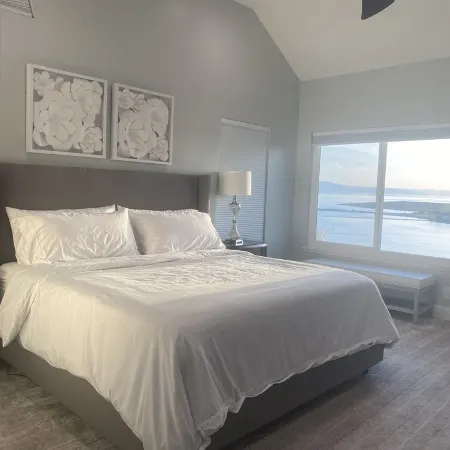 Spectacular Bay View home close to Napa and San Francisco