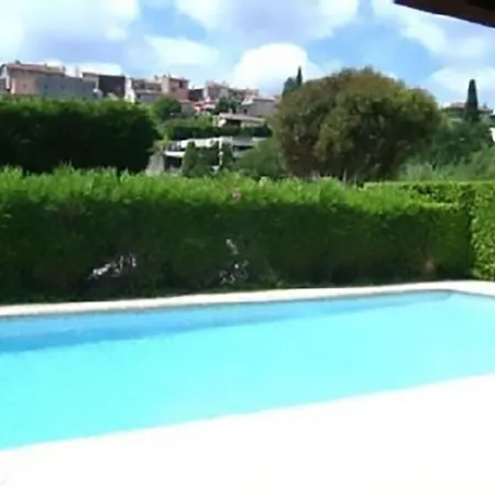 VILLA, 55 m2, BIOT, 4 / 6Pers, south-facing wooden terrace, swimming pool in private domain