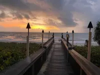 GEM! 3 BR BEACH HOUSE w/ HEATED POOL, short ride to the beach! - 비치