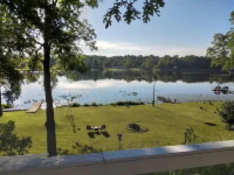 Lake Retreat With Hot Tub
