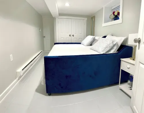 Cozy 2-bedroom Gem in charming North Bergen with Parking, backyard, and grill Hotels in North Bergen