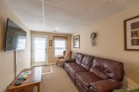 Sunset Ridge-2 Bedroom Apartment with Private Entrance Hotels in Henderson County