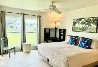 The Sand Piper-Pier, Pool, Bay View & Boat Launch