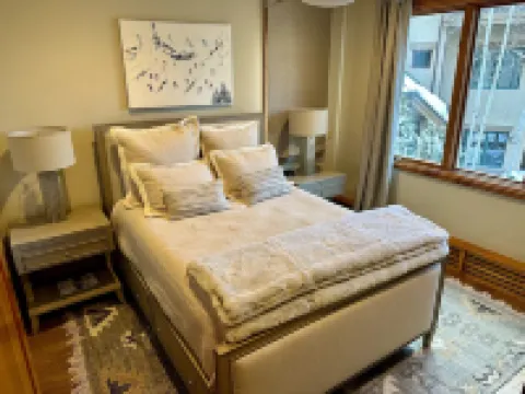 JUST REMODELED Beaver Creek mountain lux!  Heart of Arrowhead steps to ski lift.