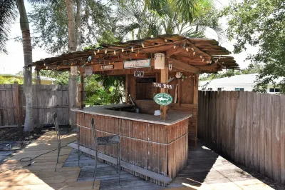 !NEW! 6mi to Siesta Private Heated Pool 2bd 1bt Beneva Marketplace附近的飯店
