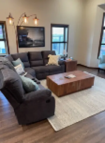Beautiful Apartment Located Downtown Dells!
