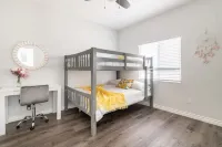 Modern Home Near Disneyland, Beaches, and Little Saigon