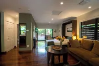 Coconut Grove Garden Cottage • Private Retreat with Free Parking & Full Kitchen - 방갈로