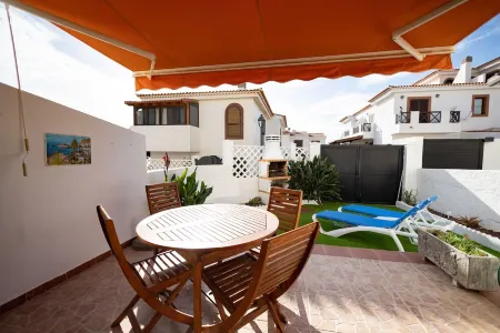 Luxurious apartment with garden