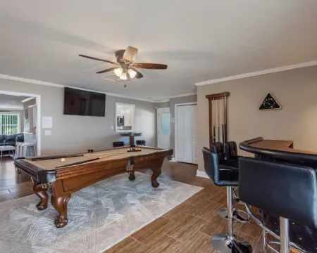 Knoxville Eden East Hotels in Powell