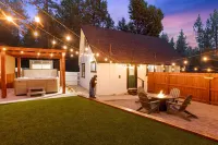 Cozy Chalet❤️Spa • Dog Friendly • Fenced • FirePit • Near Village• Mountain View