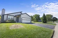 3 Bedroom Ranch Home w/ fenced back yard and deck. Hotels near DSW Designer Shoe Warehouse