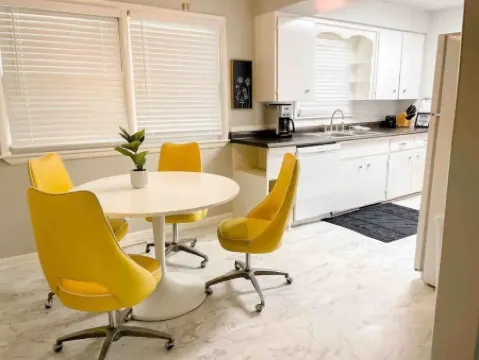 Just steps to Wonders of Wildlife, Bass Pro - The Sunshine House!