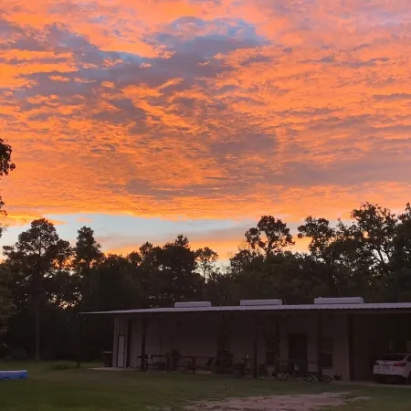 PERFECTLY CUTE COUNTRY BARDOMINIUM ON 11 ACRES