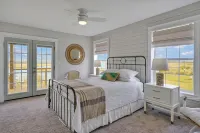 Sound Front Cottage- Sunsets, Private Dock & 2 Min Walk to Beach.