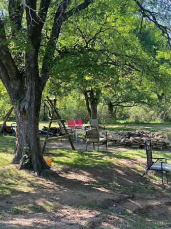 Open modern Cabin, fishing, shooting range, tranquil/private, firepit, 4W, canoe