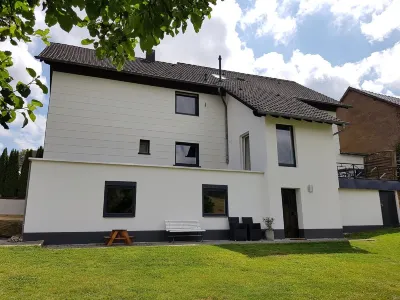 Große,und Luxe Renovierte Wohnung mit Sauna/garten, Garage und Kinderspielplatz