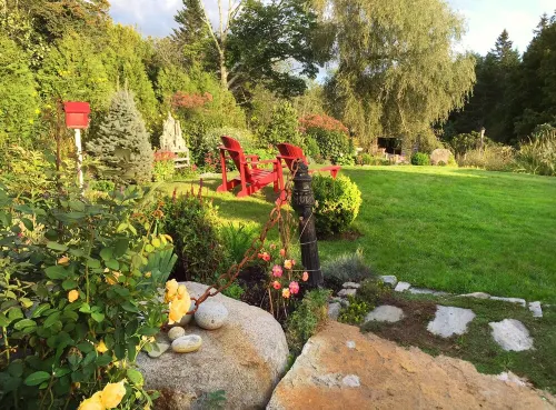 Owls Head Village Post Office Hotels in Knox County