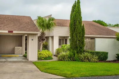 TimeOut! Spacious condo - 2 Bedroom, 2 Bath, Sleeps 6, Pool