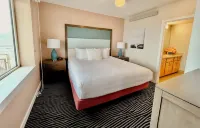 Seaside Getaway: Your Beachfront Resort Retreat on the Promenade.