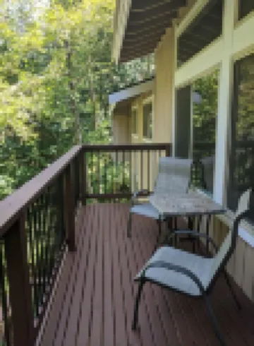 Large retreat house in a quiet cul de sac!