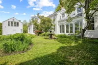 Luxury, family friendly home, with views, privacy and access to Maine's best!  호텔