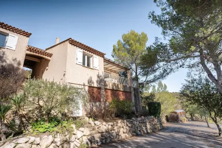 Lac Esparron de Verdon Villa with stunning views and private access to the lake