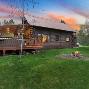 Circle J Lodge, Relaxing pet friendly cabin at Terry Peak with new hot tub!