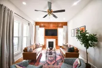 The Craftsman on Main Street Hotels in Lockhart