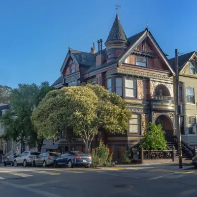 Victorian Painted Lady Studio, one block from Haight & Ashbury Hotels near 16 Avenue Tiled Steps