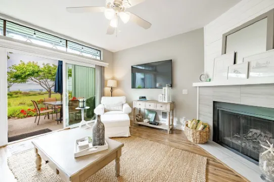 The Beach Retreat-Stylish 2-bedroom view condo in Birch Bay