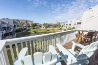 Cape Happy Hour on pond w/Gulf View: 115 steps to beach and beachfront pool