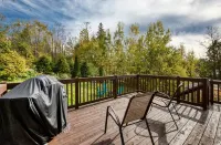 2 blocks to Olympic Oval, Walk to Downtown, Mountain Views!