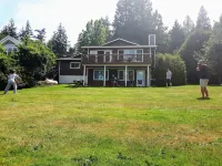 Family Beach House With Beautiful Views, Huge Yard, Mooring Buoy, And Kayaking