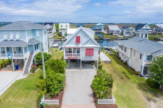 Waterfront; Golf Cart option; hot tub; Kayaks; Peddle Boat; Walk to beach; Ramp