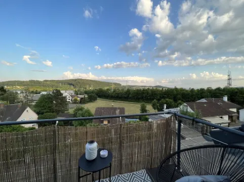 BlackNCozy - Design apartment with box-spring bed and balcony