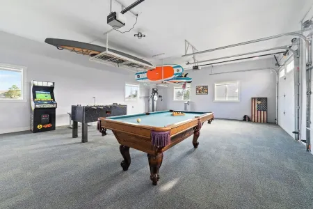 ISLAND OASIS - Immaculate & Newer 3BR/3BA home + GAME ROOM. Ice Fishing/Skiing++ Отели в г. Сьюпириор