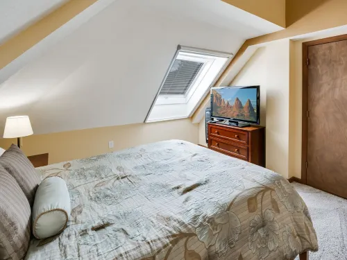Amazing Mountain Condo - Right across the street to Killington Resort